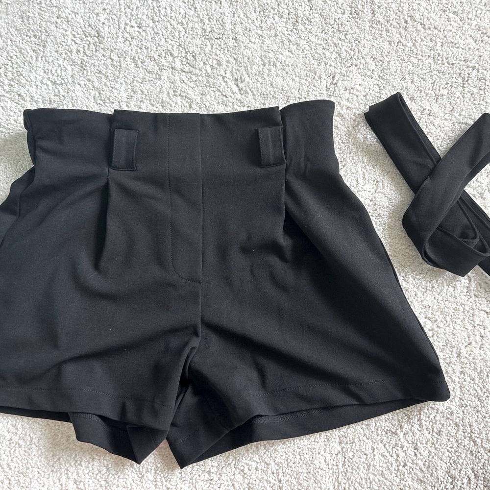 Black dress shorts with pleats and tie belt- size junior large